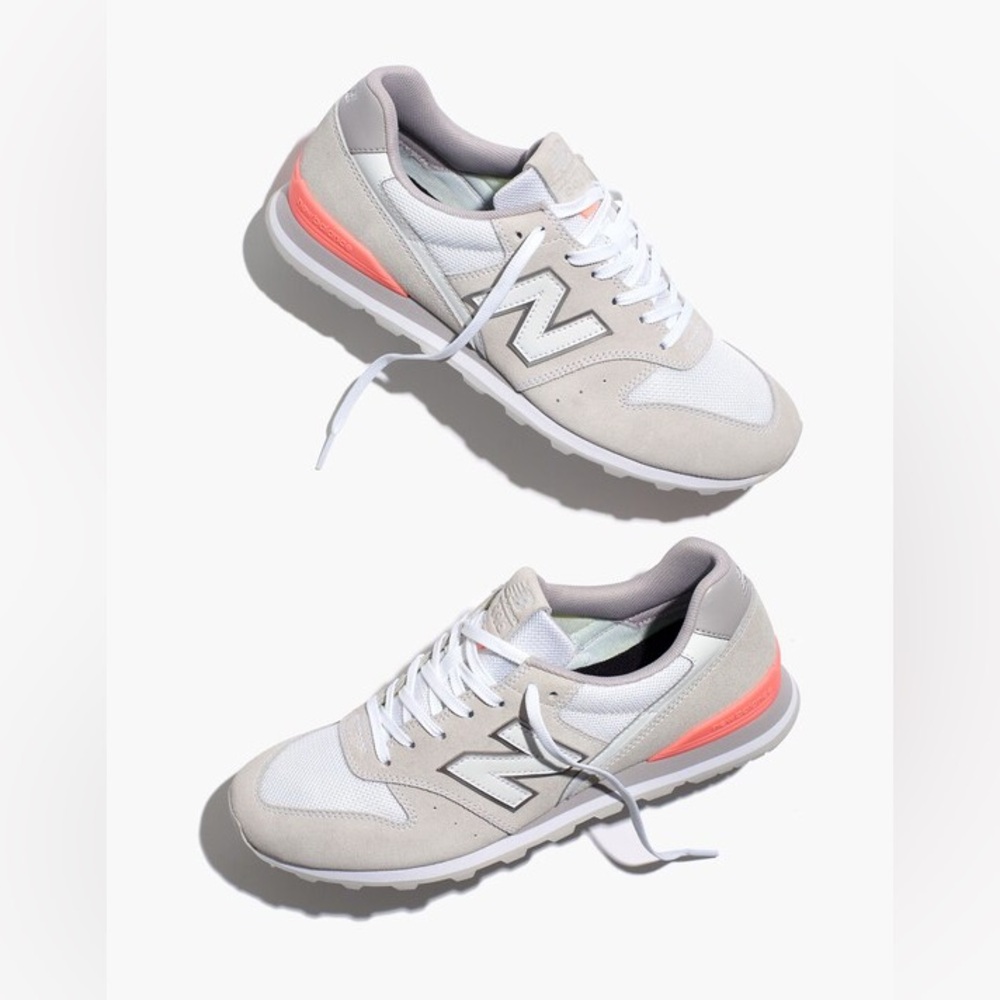 New Balance 996 Sneakers in pink gray white